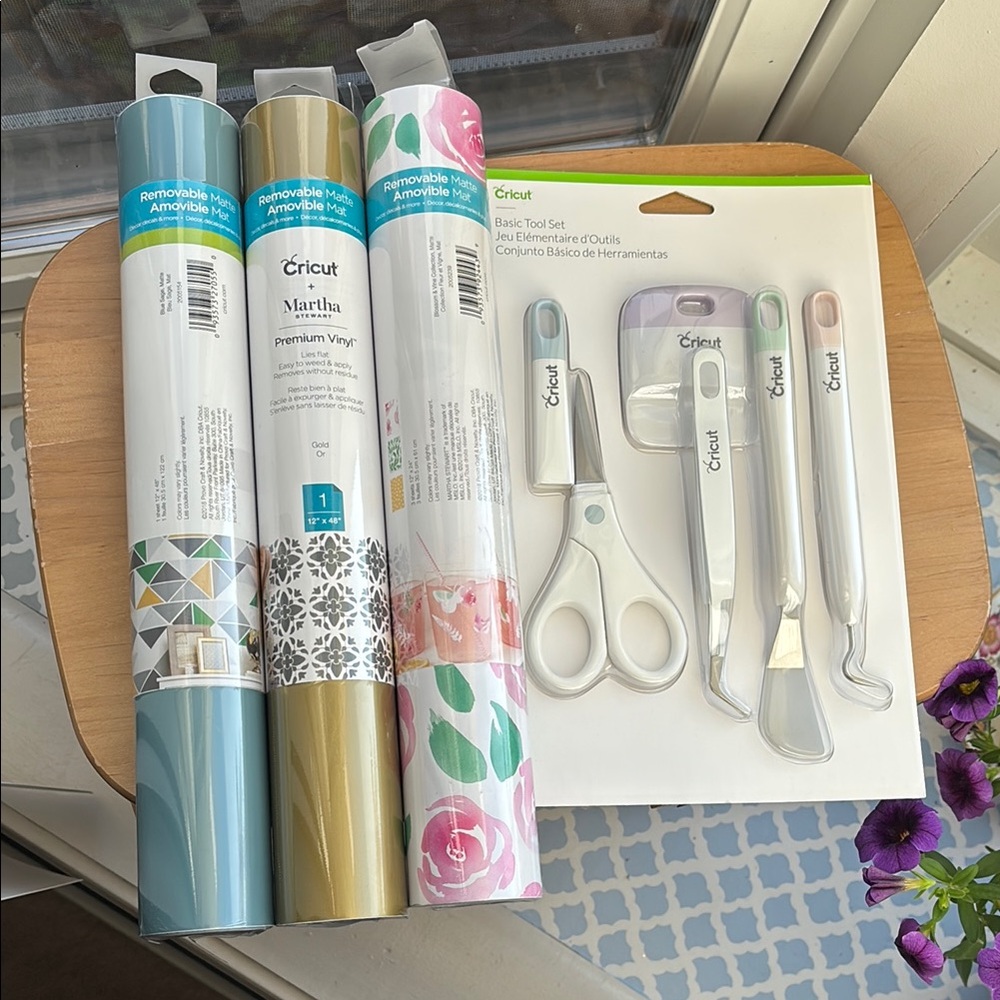 Cricut Removable Premium Vinyl and Basic Tool Kit in Blue, Gold, Floral